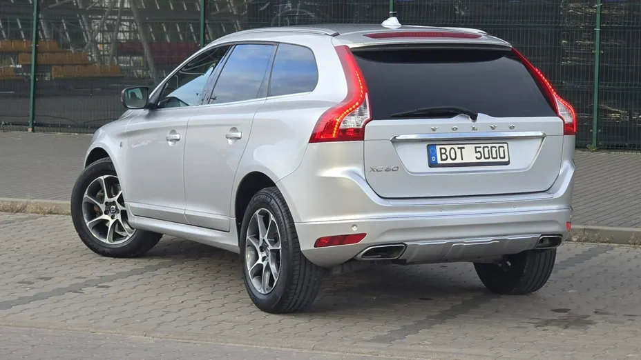 VOLVO XC60 -