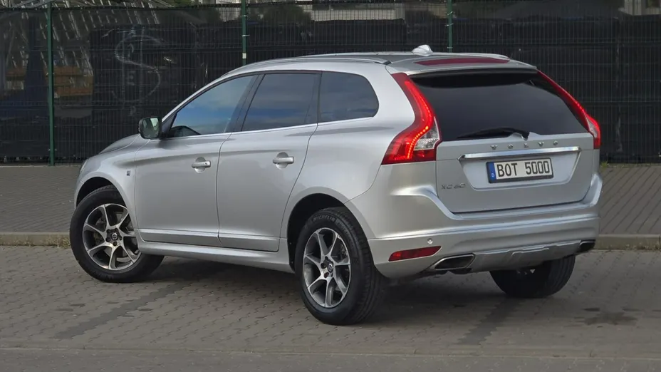 VOLVO XC60 -