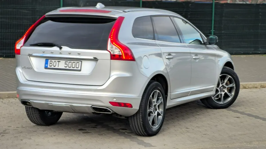 VOLVO XC60 -