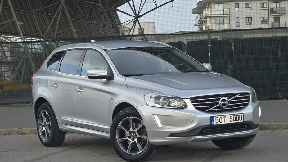 VOLVO XC60 -