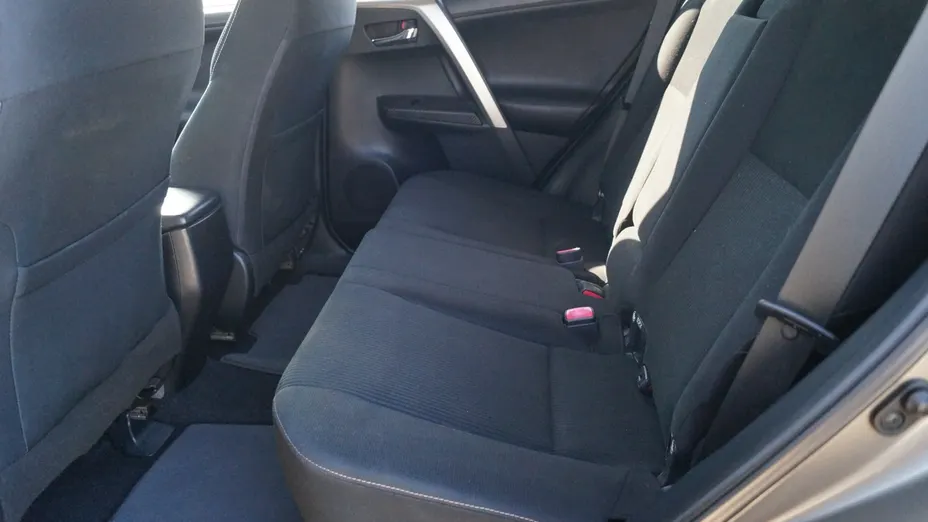 TOYOTA RAV4 -