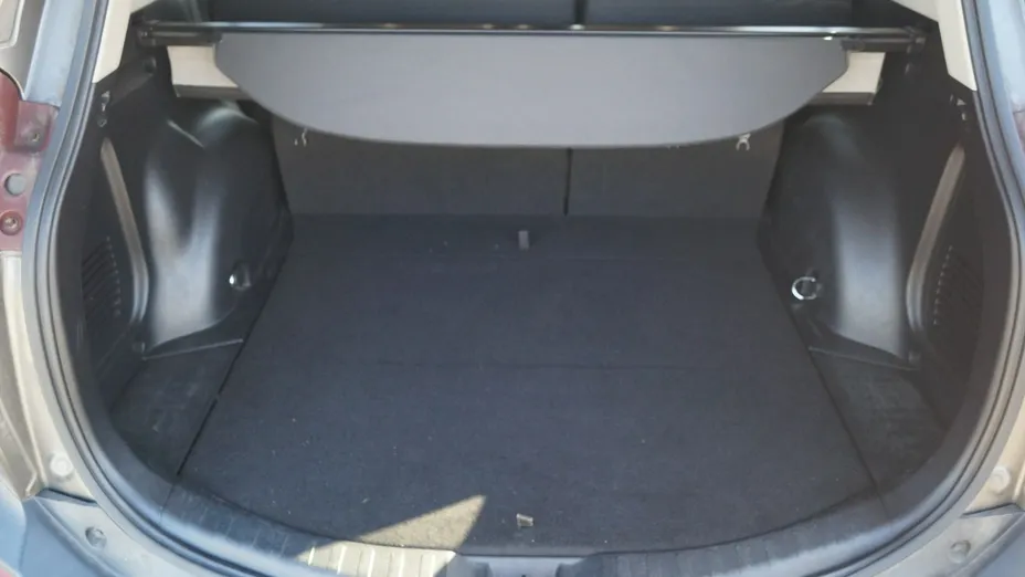 TOYOTA RAV4 -