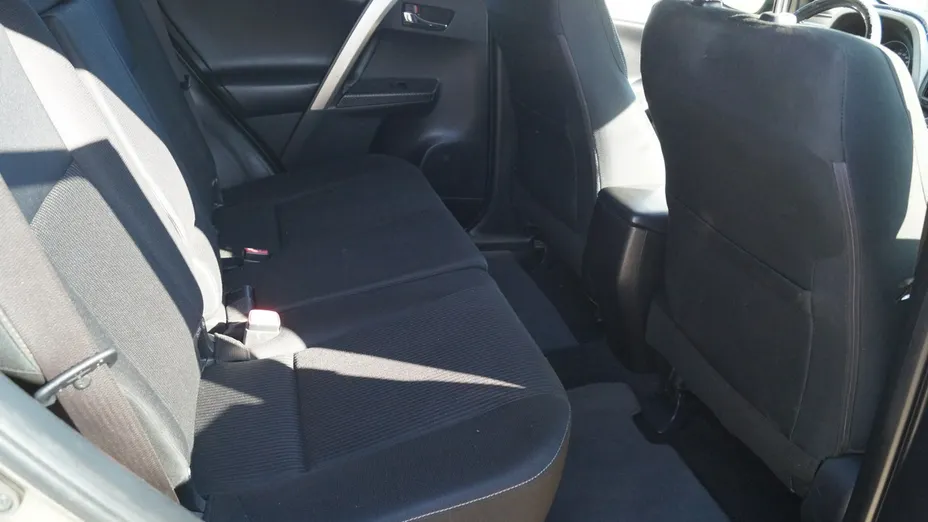 TOYOTA RAV4 -