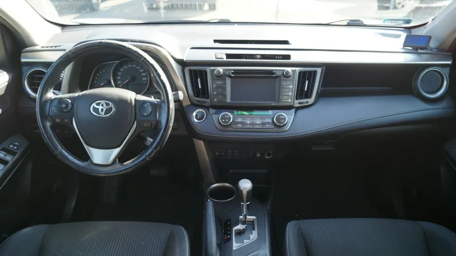 TOYOTA RAV4 -