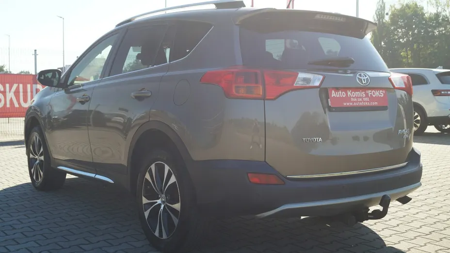 TOYOTA RAV4 -