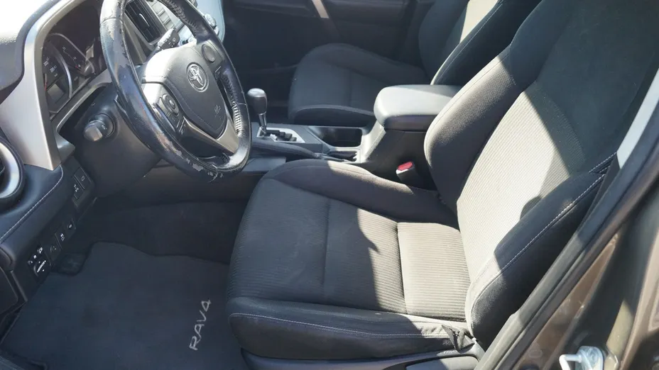 TOYOTA RAV4 -
