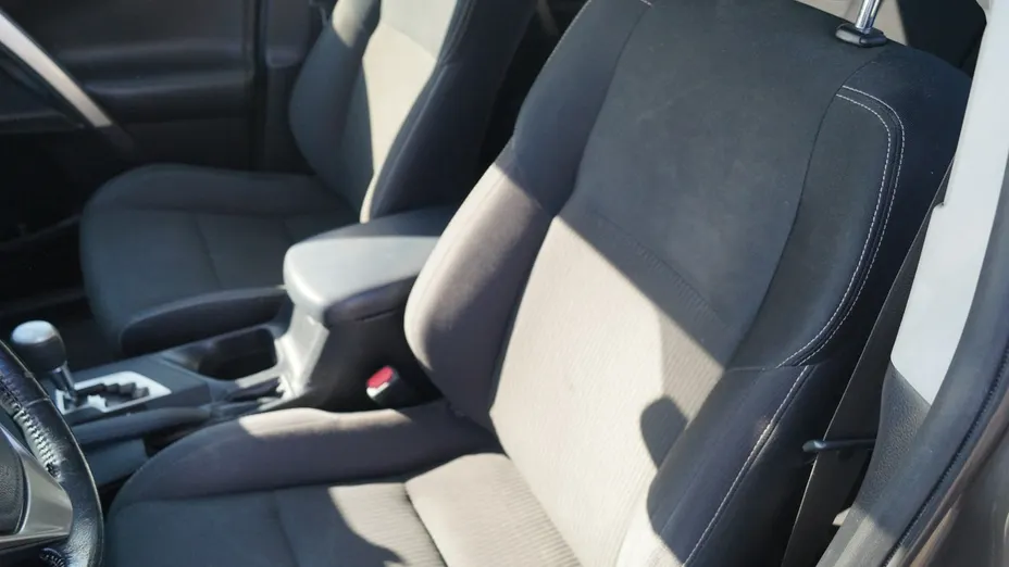 TOYOTA RAV4 -