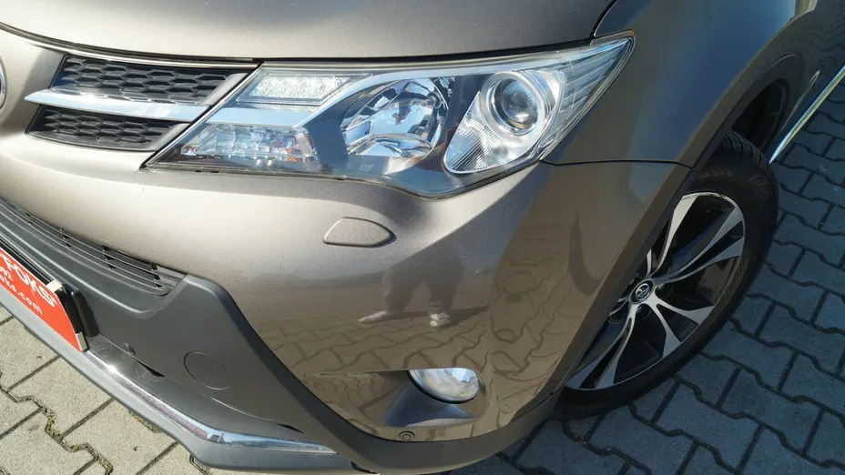 TOYOTA RAV4 -