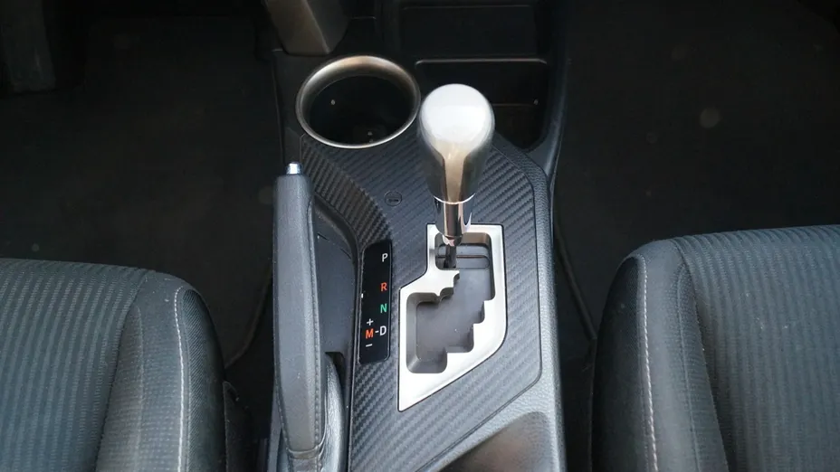 TOYOTA RAV4 -