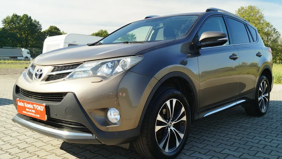 TOYOTA RAV4 -