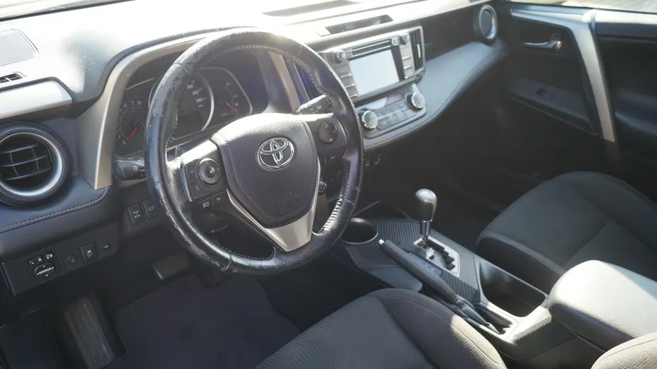 TOYOTA RAV4 -