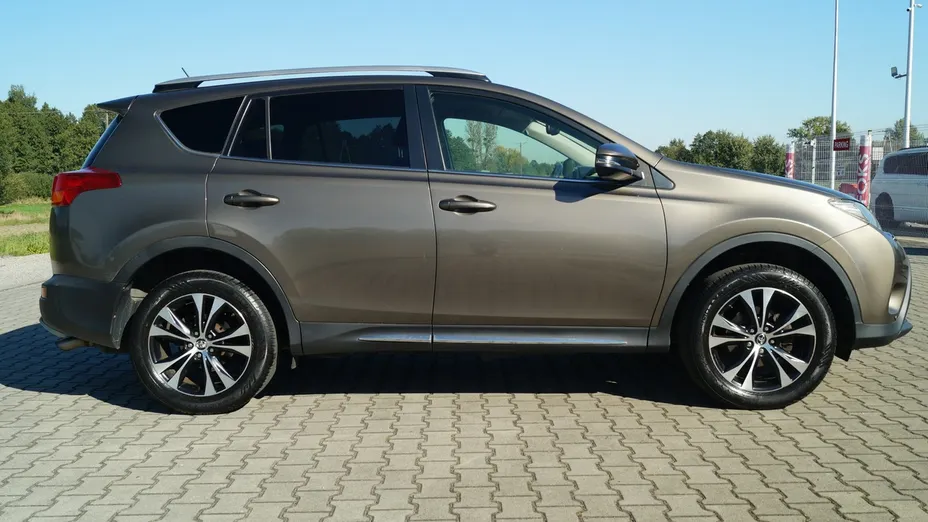 TOYOTA RAV4 -