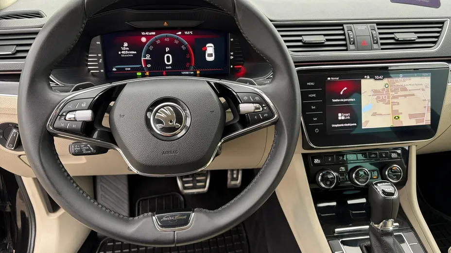 SKODA Superb -