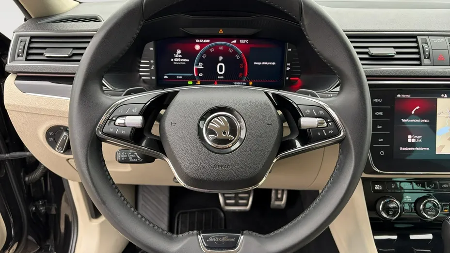 SKODA Superb -