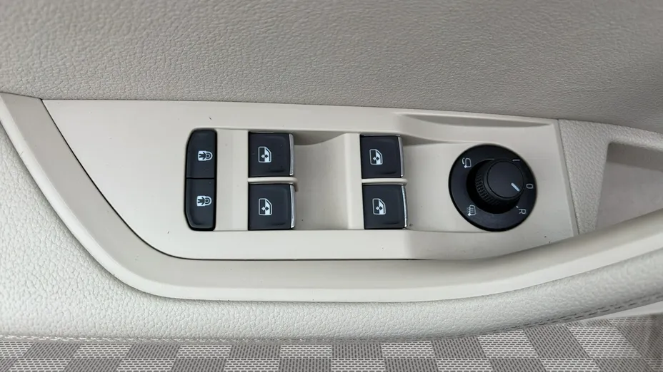 SKODA Superb -