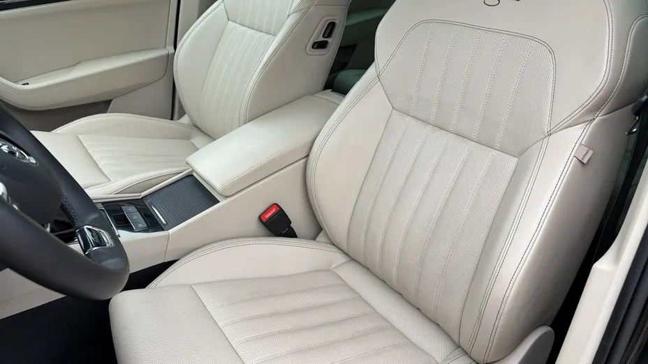 SKODA Superb -