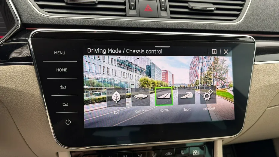 SKODA Superb -