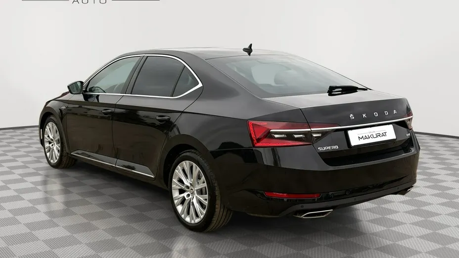 SKODA Superb -