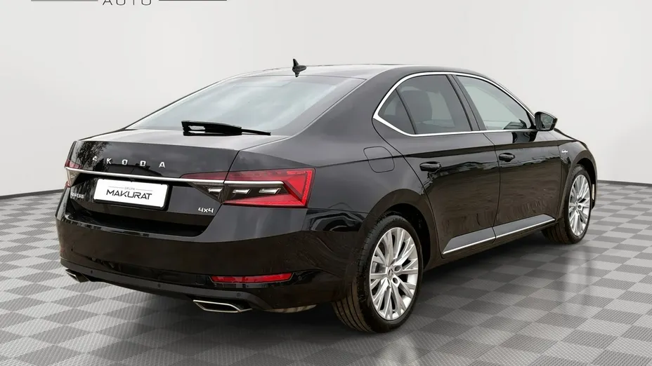SKODA Superb -