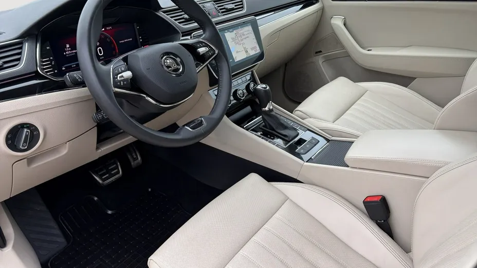 SKODA Superb -