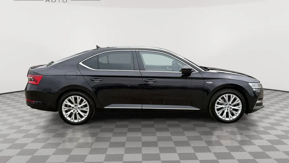 SKODA Superb -
