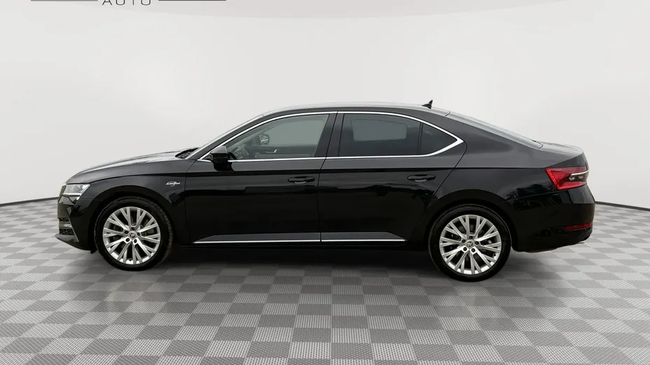 SKODA Superb -