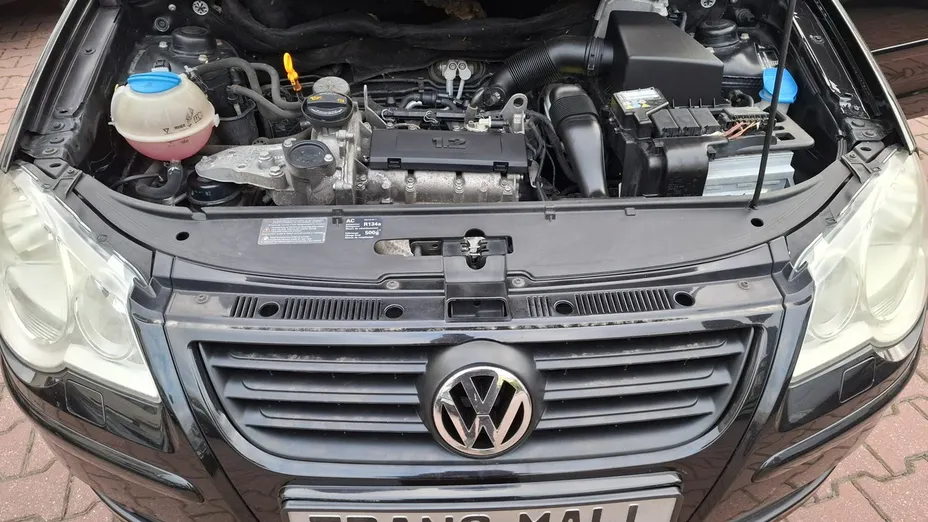 VOLKSWAGEN Polo -