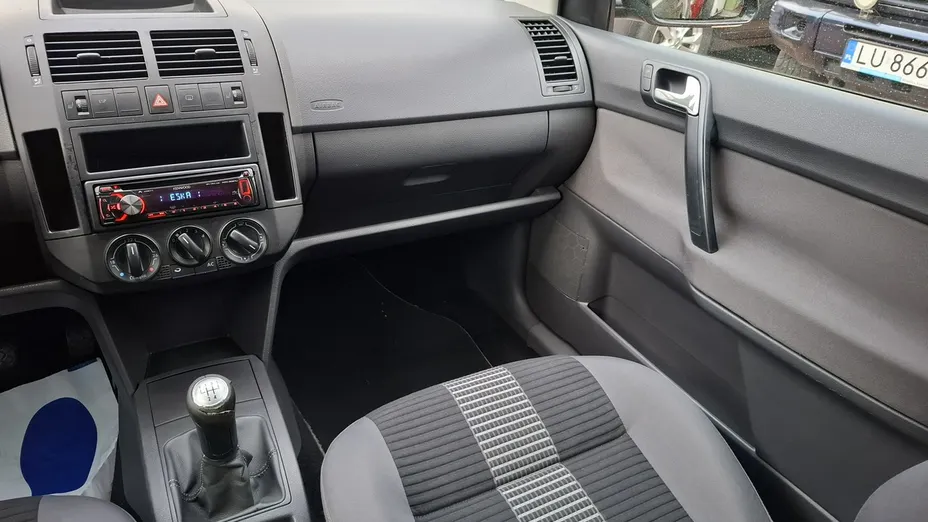 VOLKSWAGEN Polo -