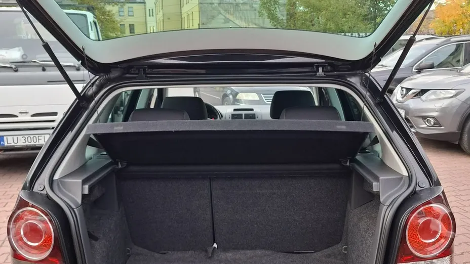 VOLKSWAGEN Polo -