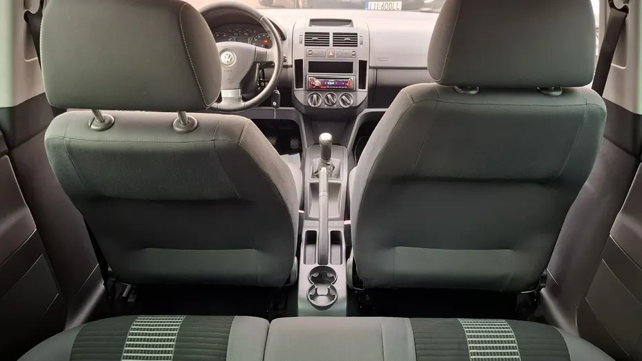 VOLKSWAGEN Polo -
