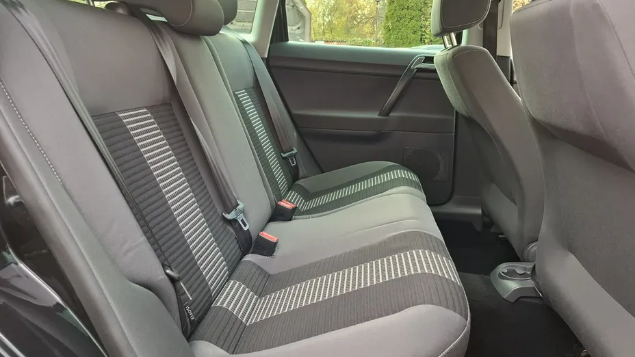 VOLKSWAGEN Polo -