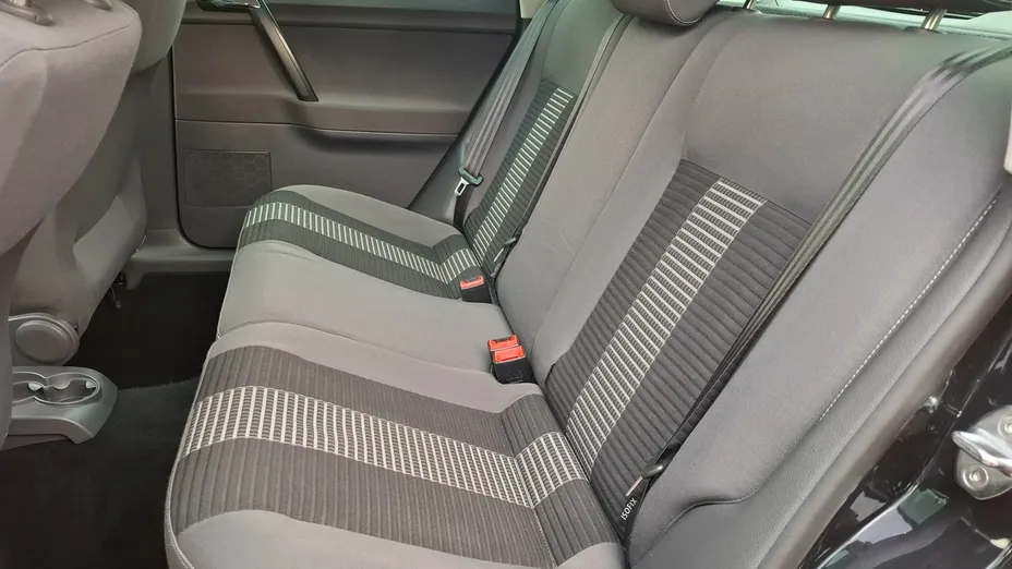 VOLKSWAGEN Polo -