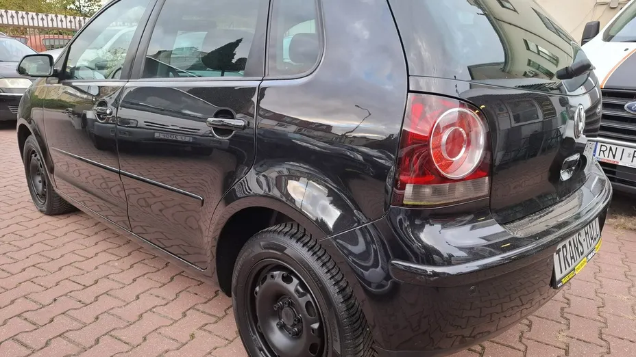 VOLKSWAGEN Polo -