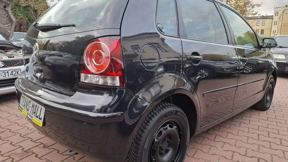 VOLKSWAGEN Polo -