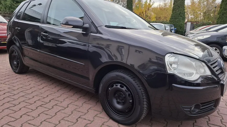 VOLKSWAGEN Polo -