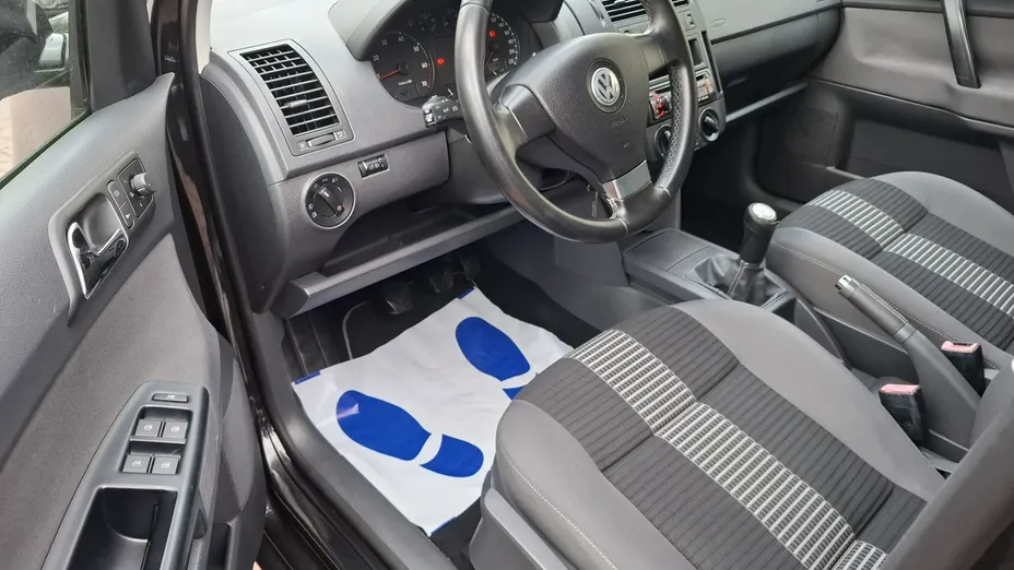 VOLKSWAGEN Polo -