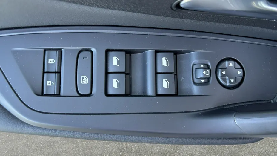 PEUGEOT 308 -