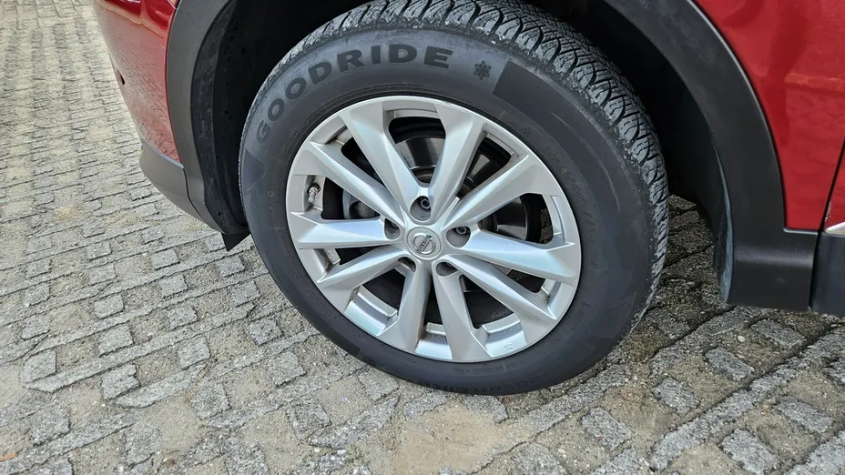 NISSAN Qashqai -