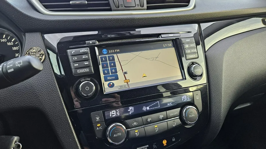 NISSAN Qashqai -