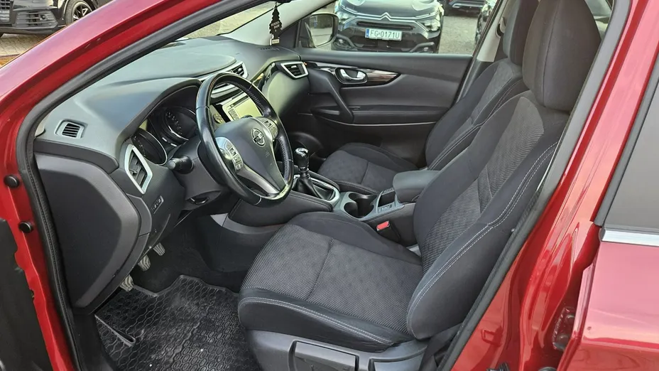 NISSAN Qashqai -