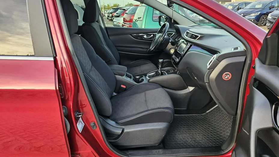 NISSAN Qashqai -