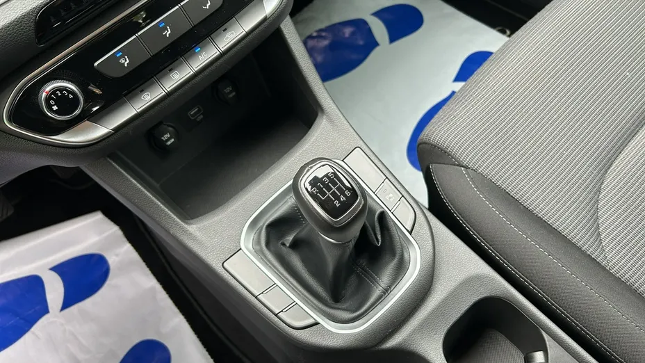 HYUNDAI i30 -