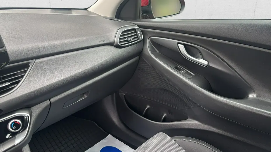 HYUNDAI i30 -