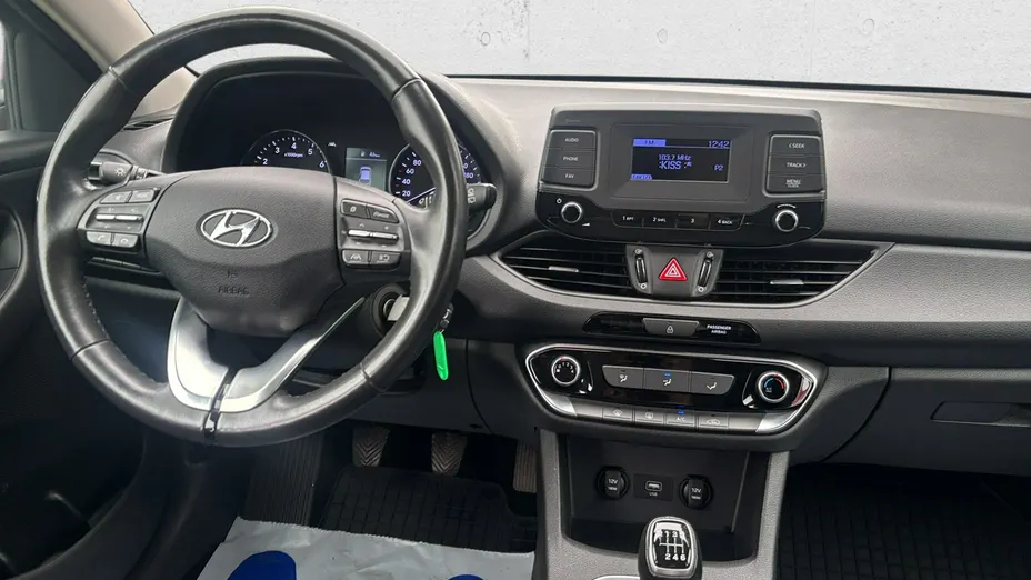 HYUNDAI i30 -