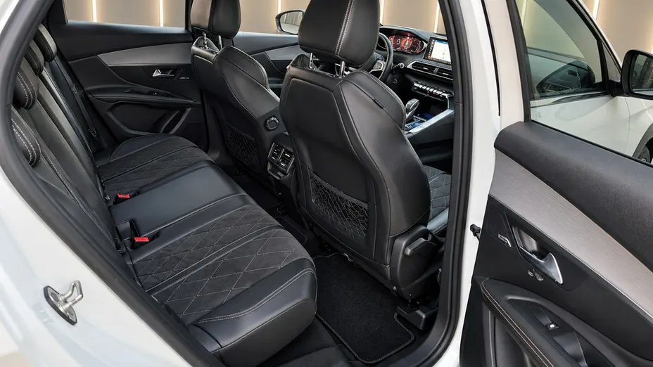 PEUGEOT 3008 -