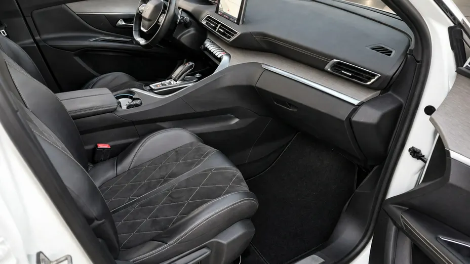 PEUGEOT 3008 -