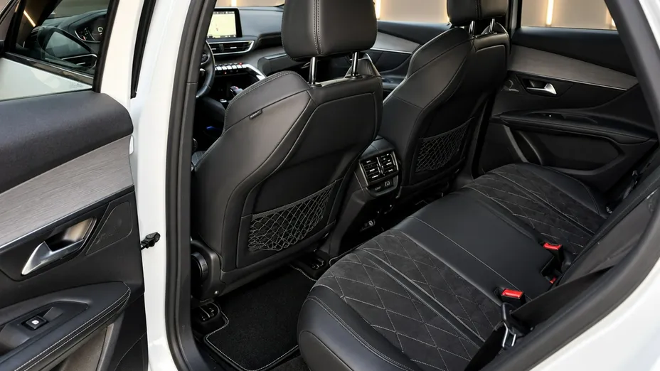 PEUGEOT 3008 -