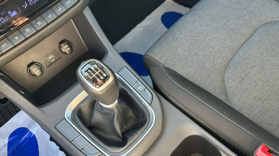 HYUNDAI i30 -