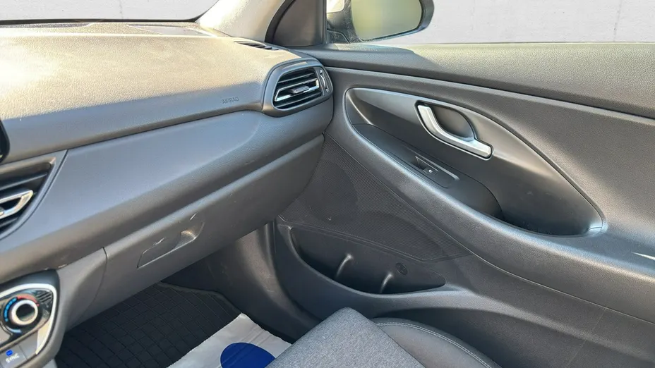 HYUNDAI i30 -