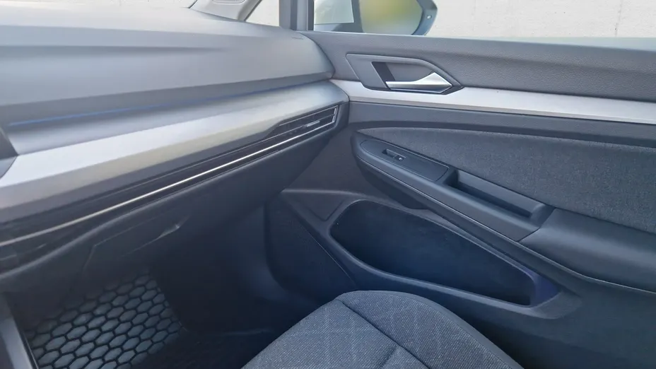 VOLKSWAGEN Golf -